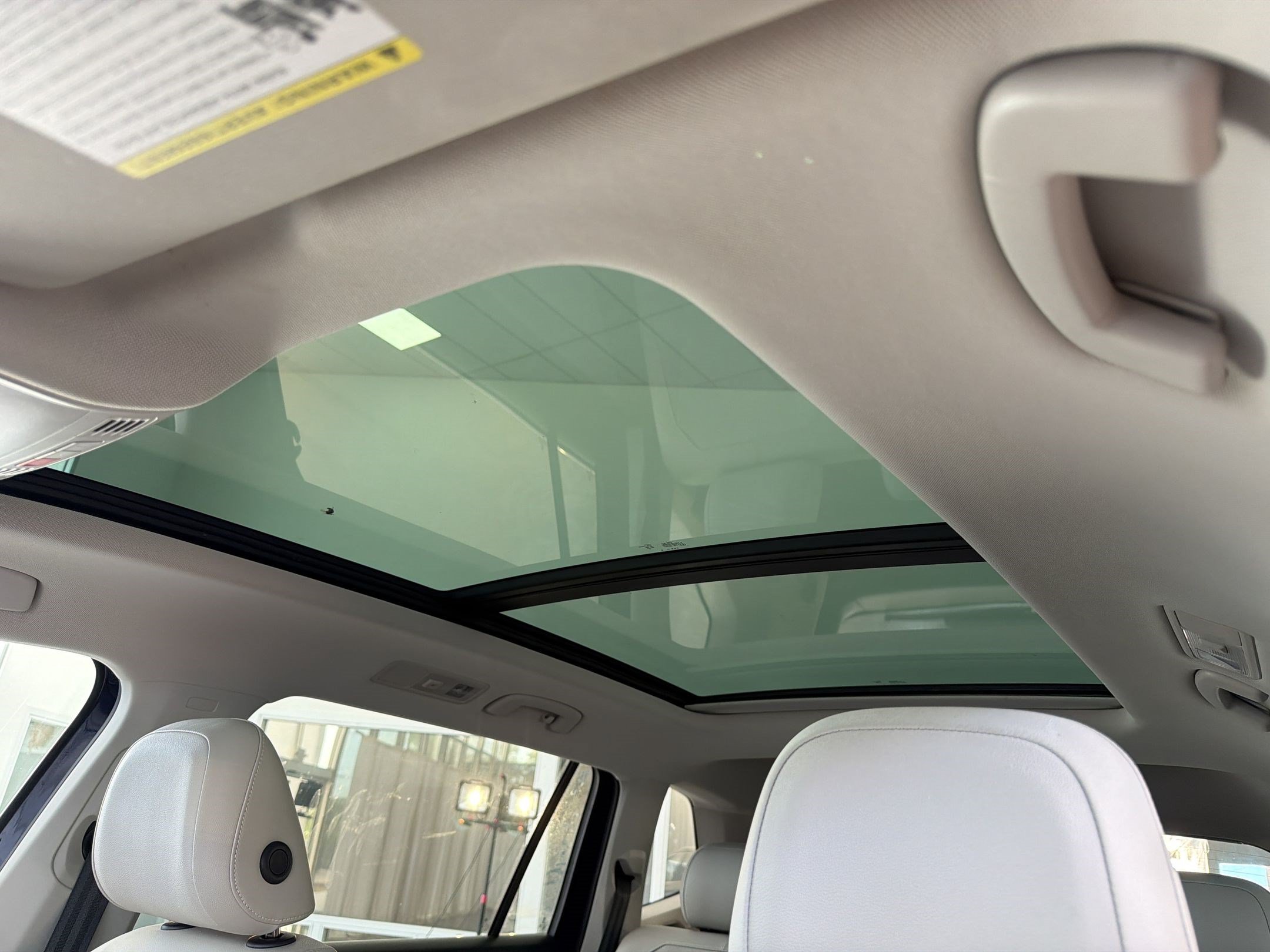 Used 2023 Volkswagen Tiguan SE w/ Panoramic Sunroof Package AWD/4WD image 16