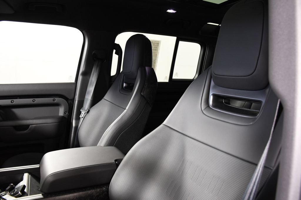 Used 2026 Land Rover Defender 110 OCTA AWD/4WD image 17