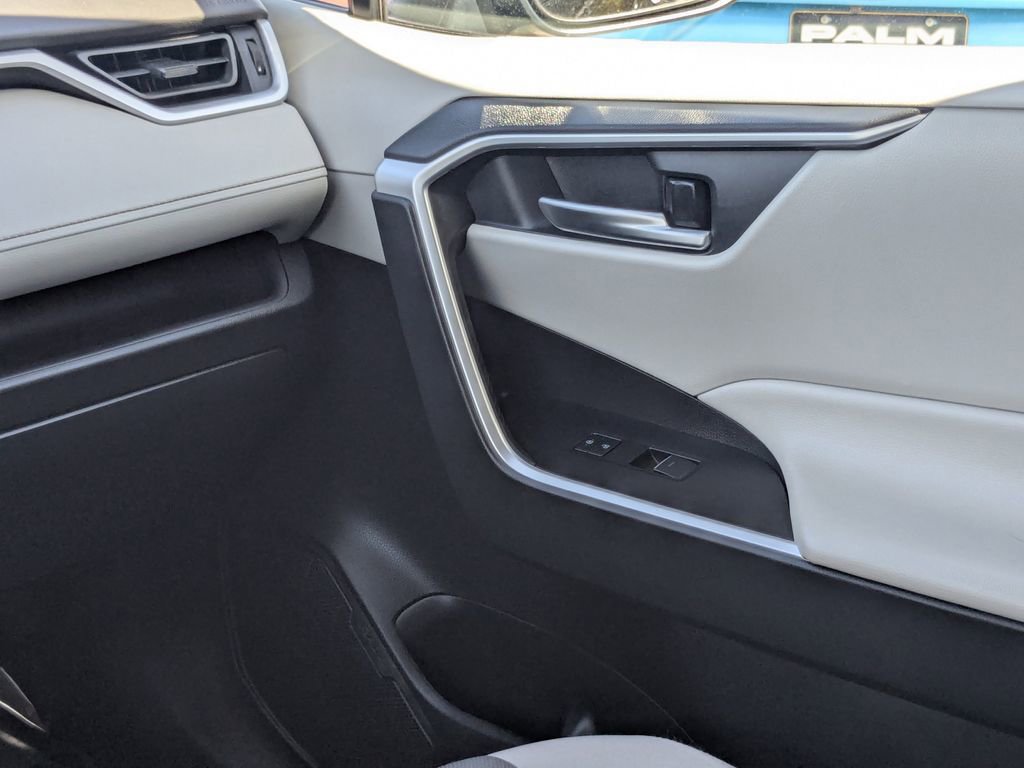 Used 2025 Toyota RAV4 XLE w/ Convenience Package image 13
