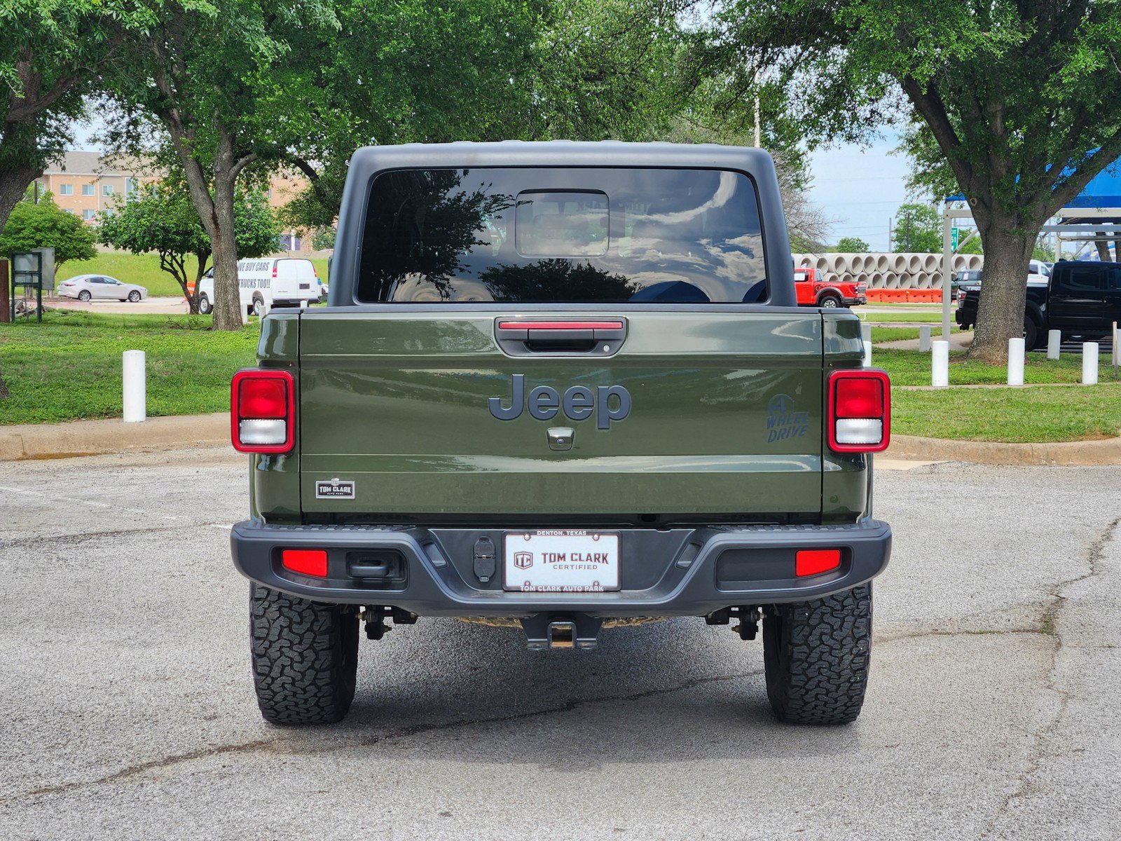 Used 2021 Jeep Gladiator Willys AWD/4WD image 31