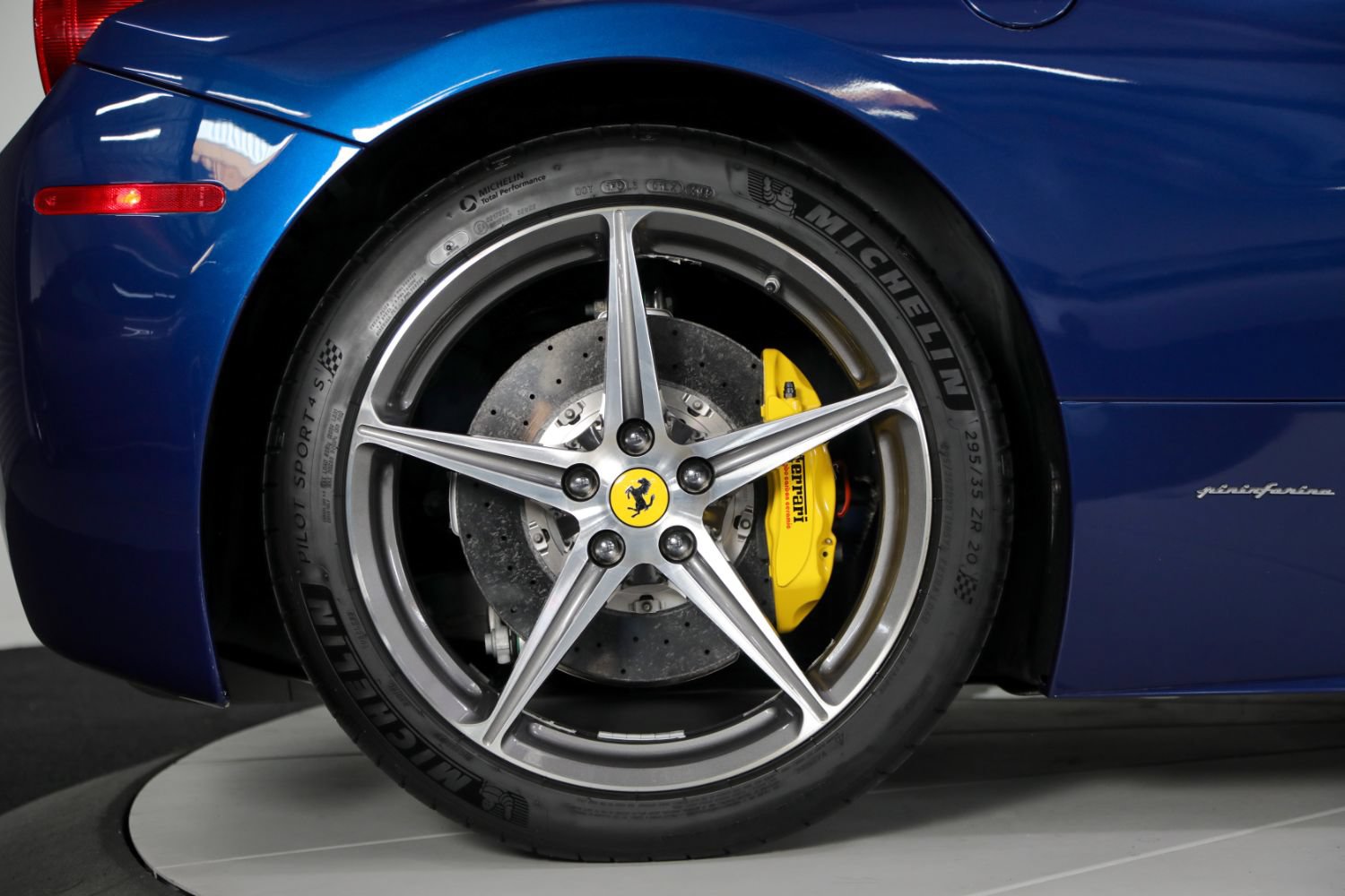 Used 2015 Ferrari 458 Spider RWD image 32