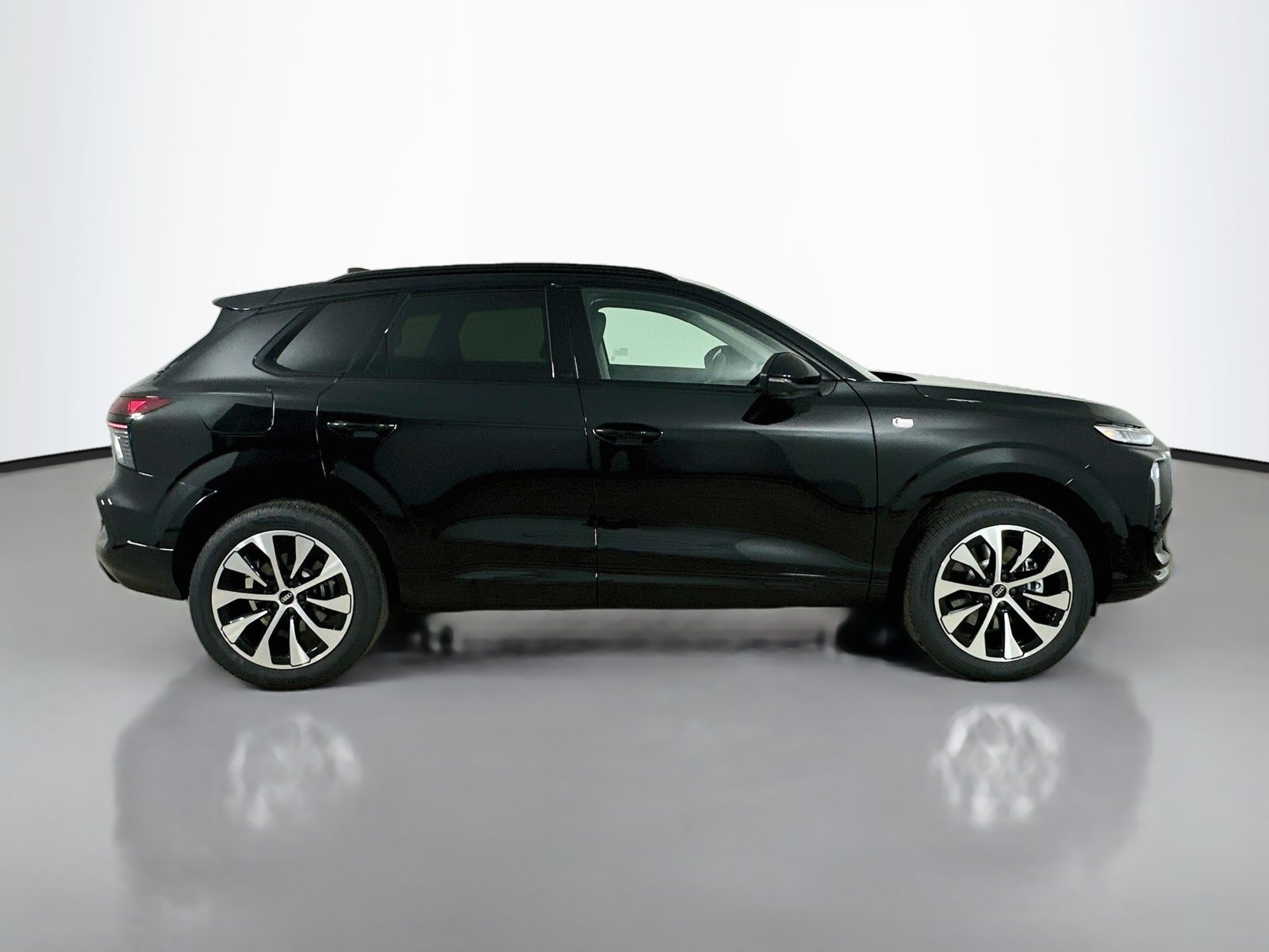 New 2026 Audi Q3 quattro 2.0T AWD/4WD image 4