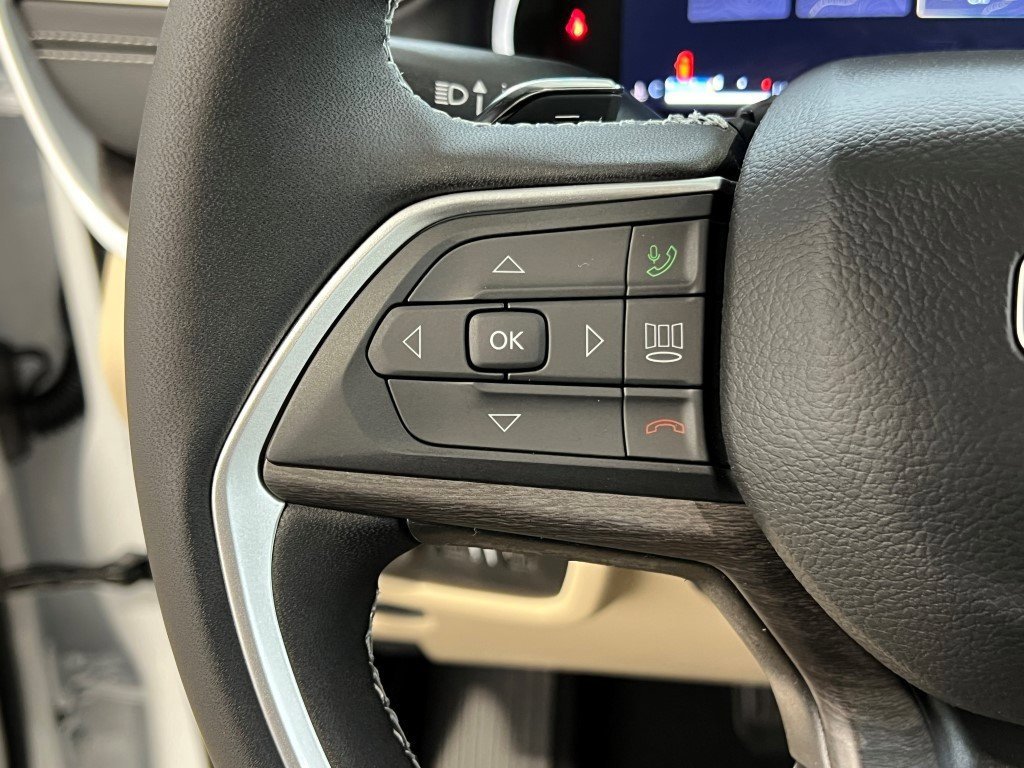 New 2025 Jeep Grand Cherokee Limited w/ Luxury Tech Group II image 16