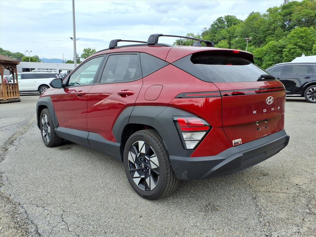 Used 2024 Hyundai Kona SEL FWD image 3