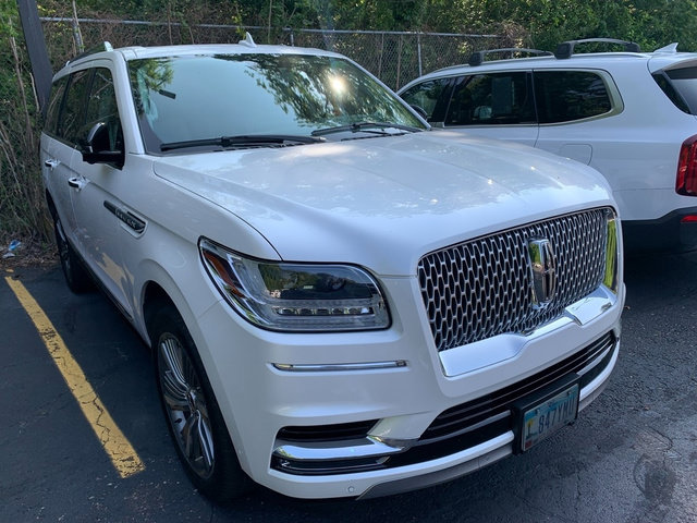Used 2018 Lincoln Navigator Reserve w/ Technology Package AWD/4WD image 4