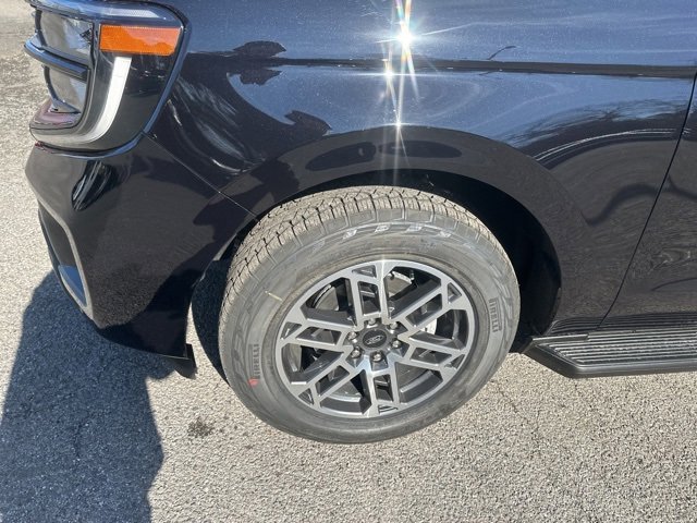 New 2025 Ford Expedition Active image 10