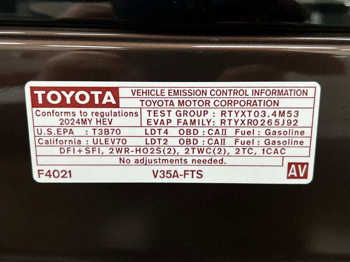 Used 2024 Toyota Sequoia SR5 w/ SR5 Premium Package AWD/4WD image 22