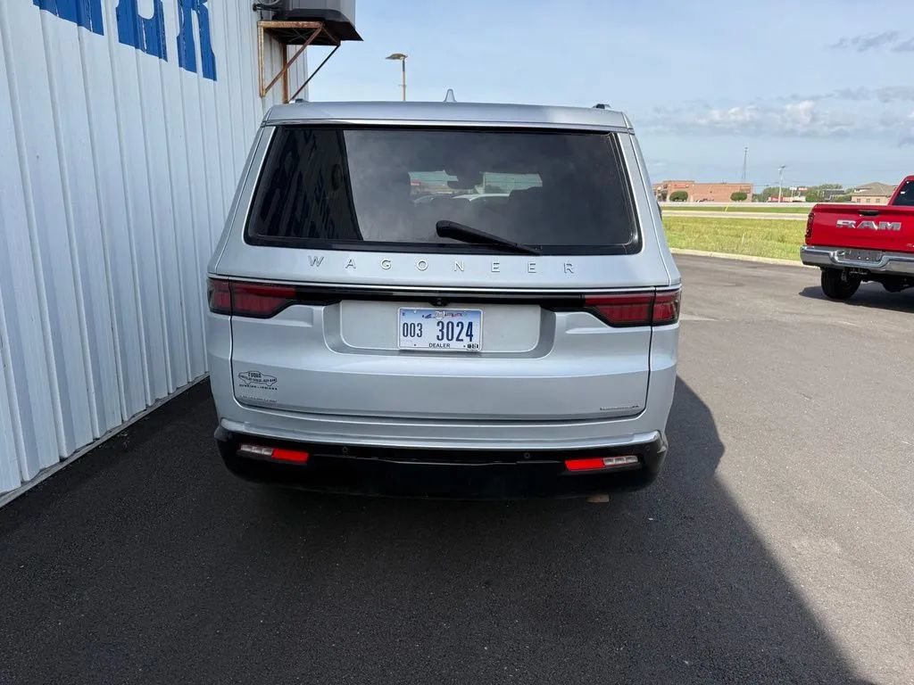 Used 2022 Jeep Wagoneer Series II w/ Premium Group I AWD/4WD image 7