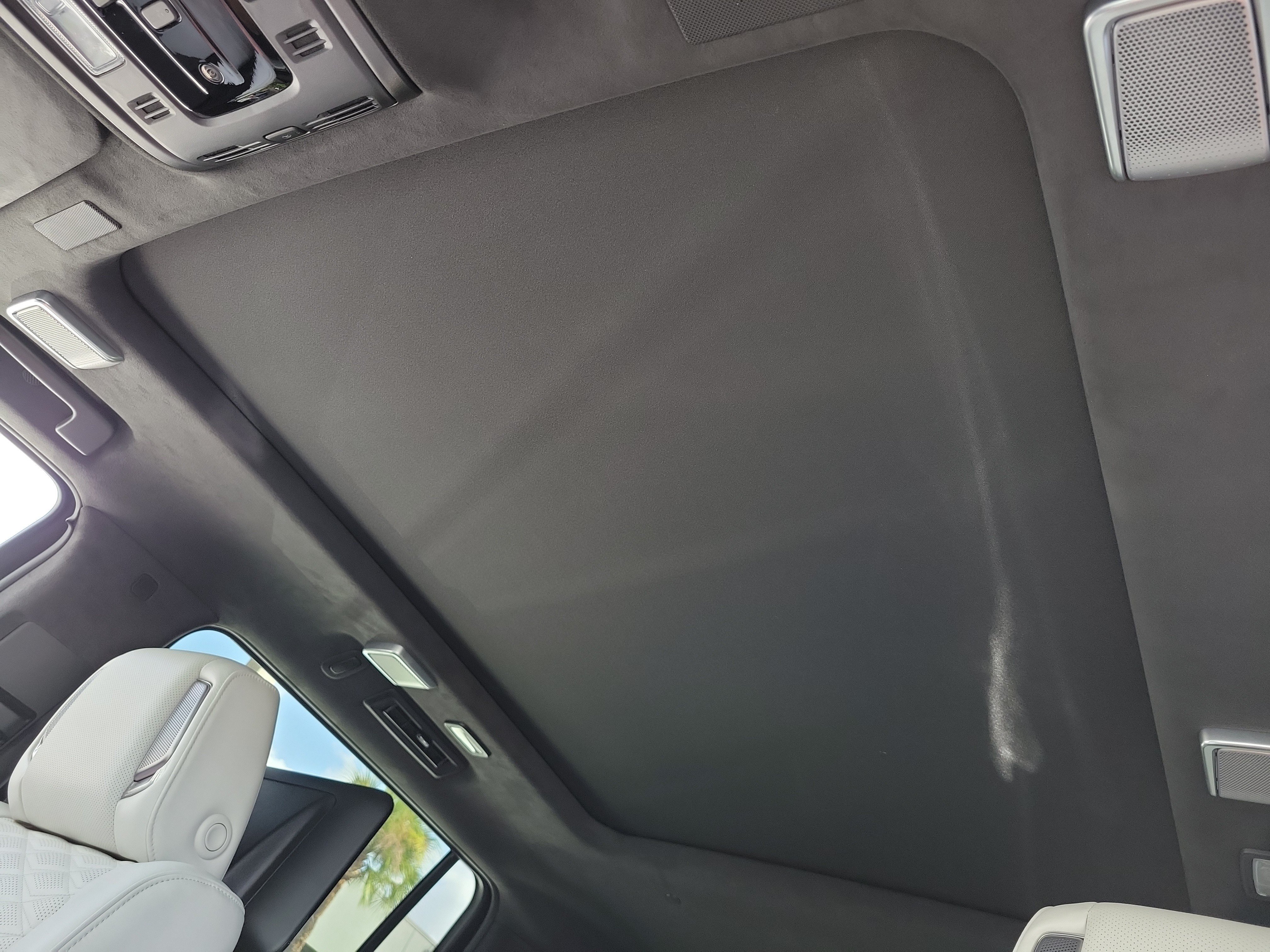 Used 2025 Cadillac Escalade ESV V AWD/4WD image 29