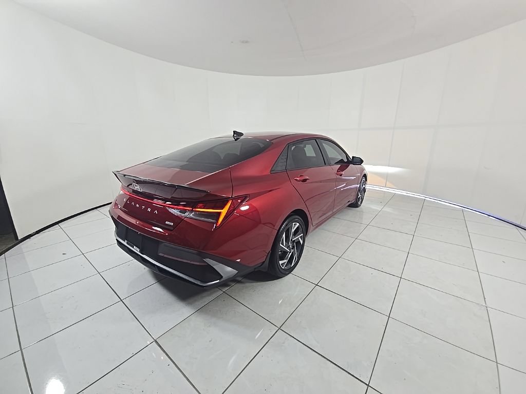 New 2025 Hyundai Elantra SEL FWD image 5