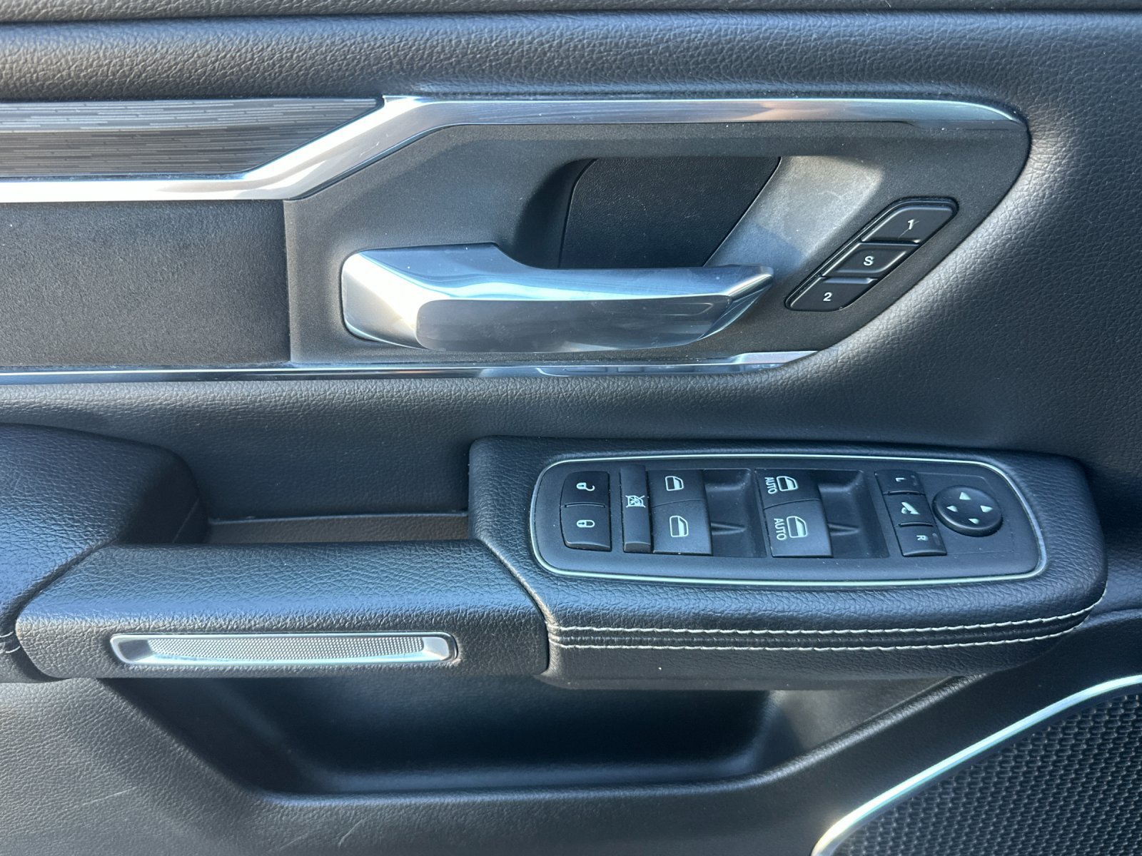 Used 2024 RAM 1500 Laramie RWD image 11