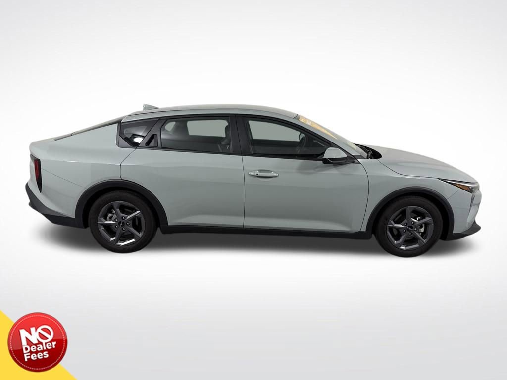 Used 2025 Kia K4 LXS image 2