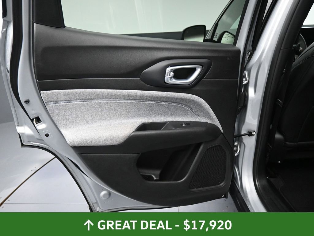 Used 2024 Jeep Compass Latitude image 27