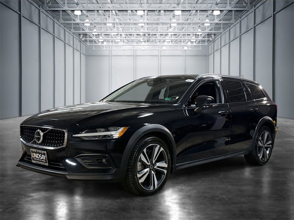 Used 2023 Volvo V60 B5 Cross Country Plus w/ Climate Package image 1