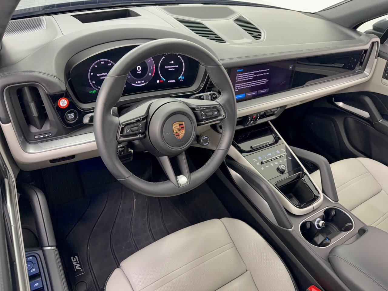 Certified 2025 Porsche Cayenne S AWD/4WD image 4