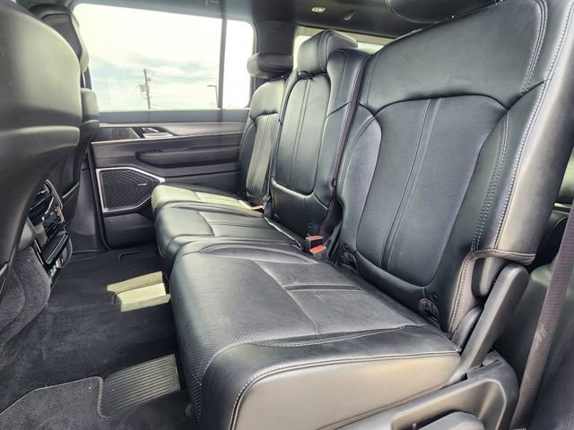 Used 2023 Jeep Wagoneer Series II AWD/4WD image 13