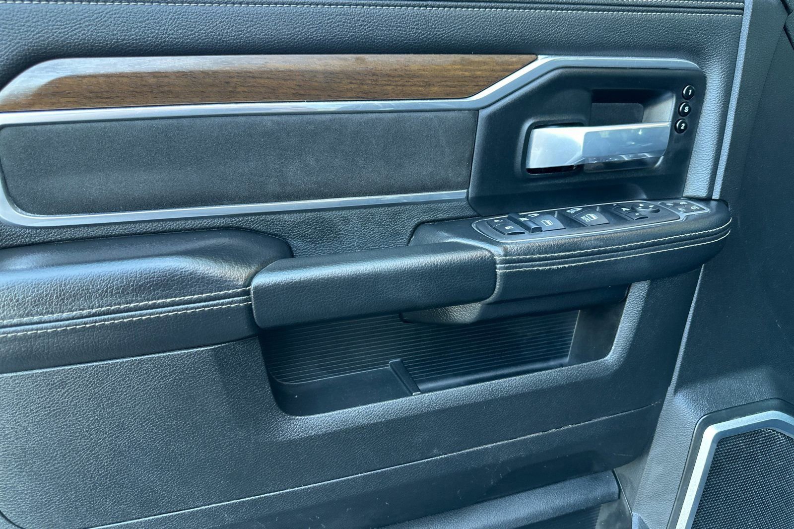 Used 2024 RAM 2500 Laramie image 11