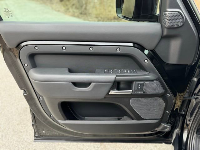 Used 2023 Land Rover Defender 110 V8 AWD/4WD image 9