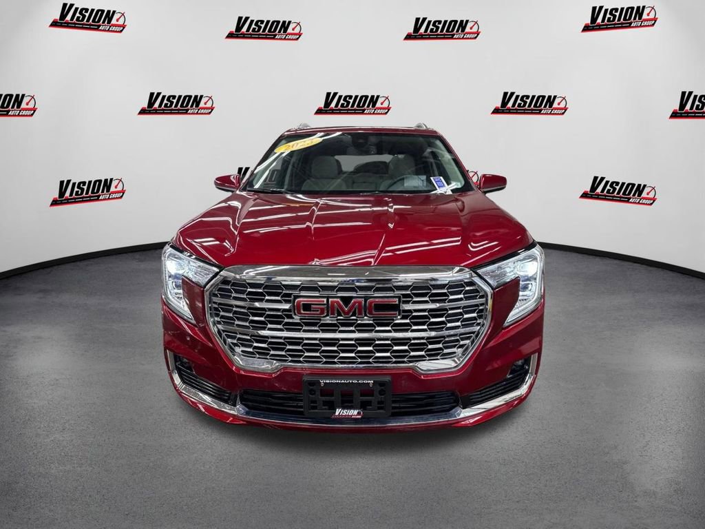 Used 2023 GMC Terrain Denali image 2