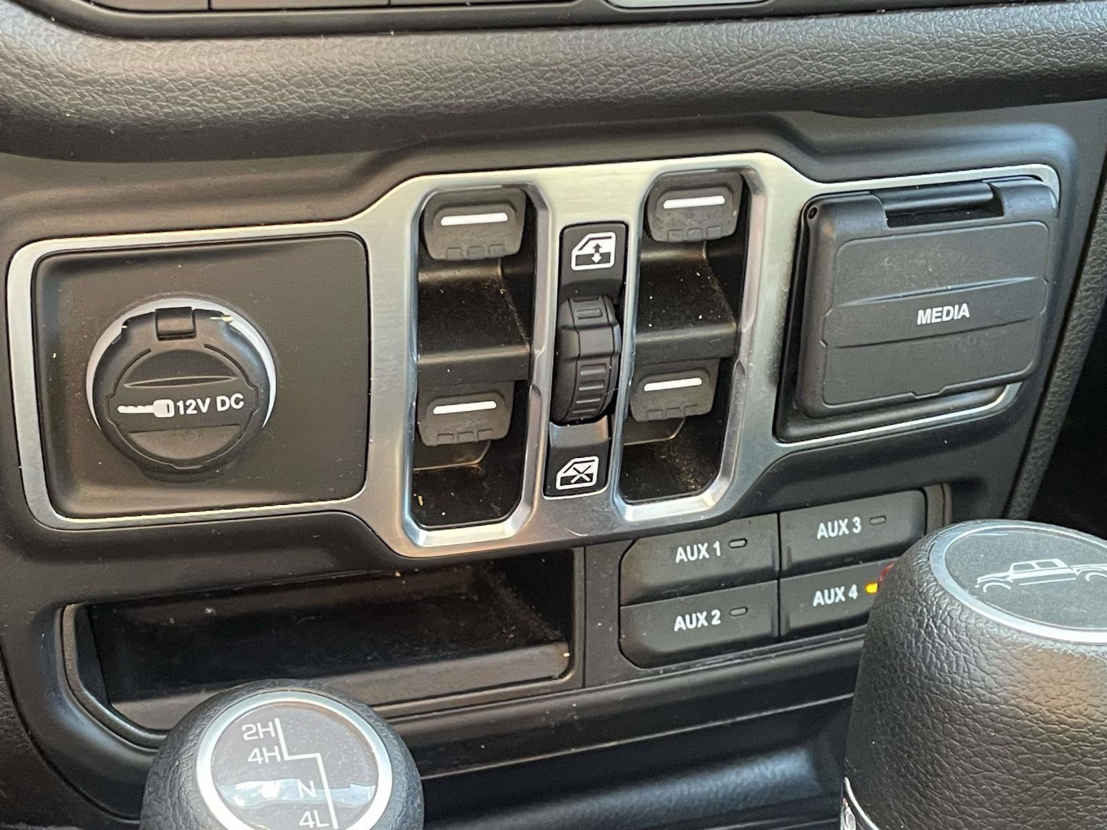 Certified 2024 Jeep Gladiator Sport AWD/4WD image 20