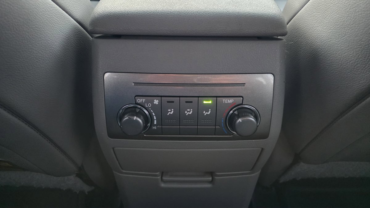 Used 2012 Toyota Highlander SE w/ Tow Pkg image 22