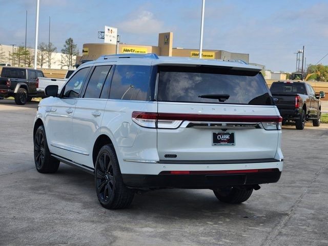 Used 2024 Lincoln Navigator Reserve image 3