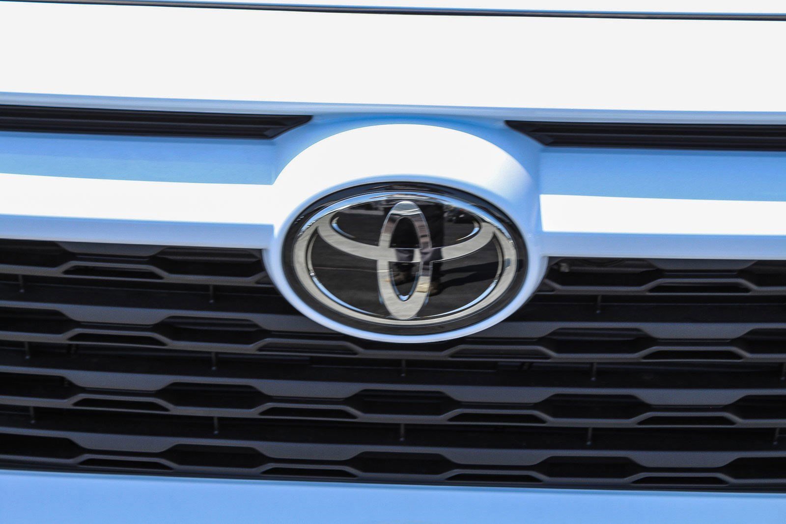 New 2025 Toyota RAV4 XLE image 6