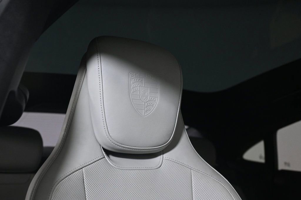 Certified 2020 Porsche Taycan Turbo image 21