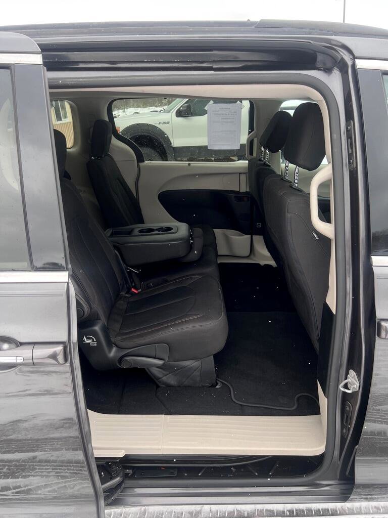 Used 2017 Chrysler Pacifica Touring Plus image 17