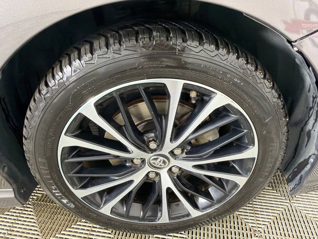 Used 2019 Toyota Camry SE image 12
