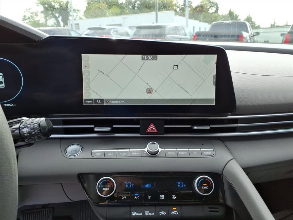 Used 2024 Hyundai Elantra SEL image 24