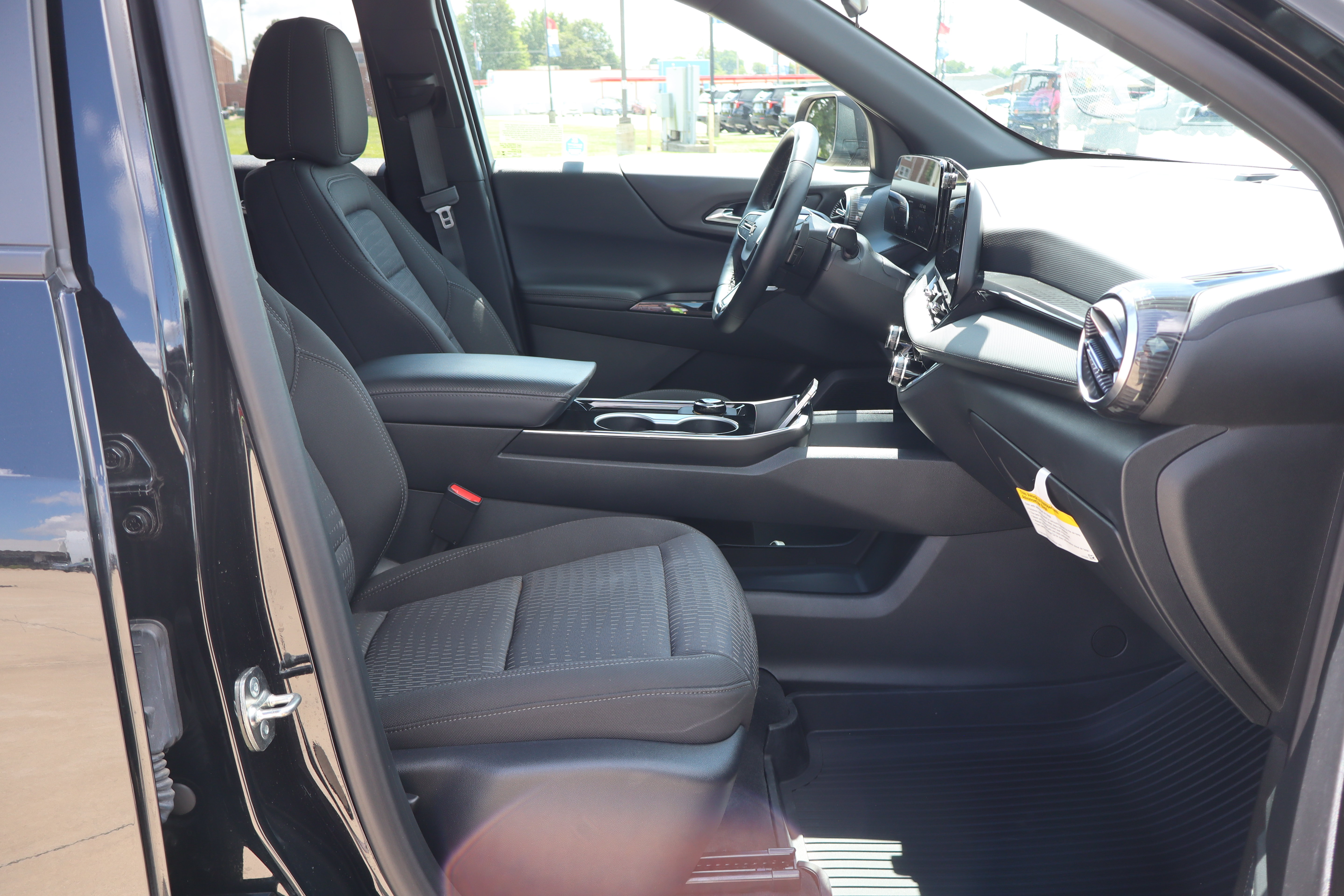 Used 2026 Chevrolet Equinox LT w/ LPO, Floor Liner Package FWD image 12