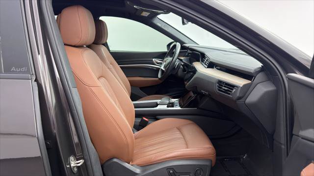 Used 2024 Audi Q8 e-tron Premium Plus w/ Premium Plus Package AWD/4WD image 21