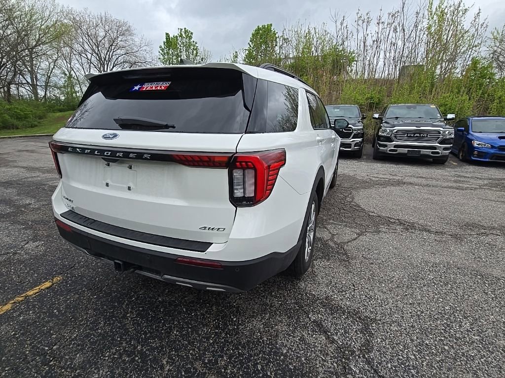 Used 2025 Ford Explorer Active w/ Active Comfort Package image 7