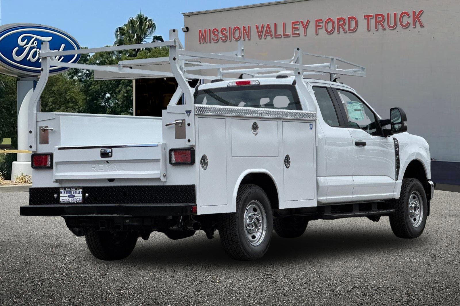 New 2026 Ford F250 XL w/ XL Chrome Package image 4