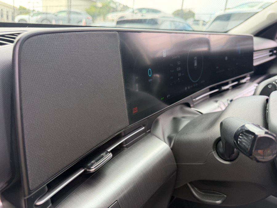 Used 2024 Hyundai Kona SEL FWD image 11