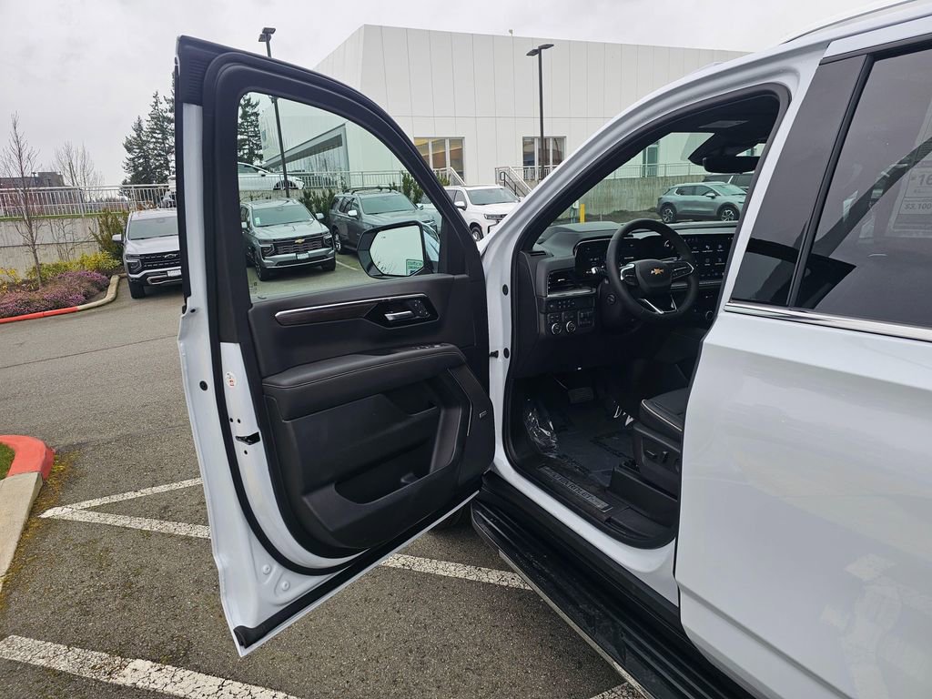 New 2026 Chevrolet Suburban Premier image 21