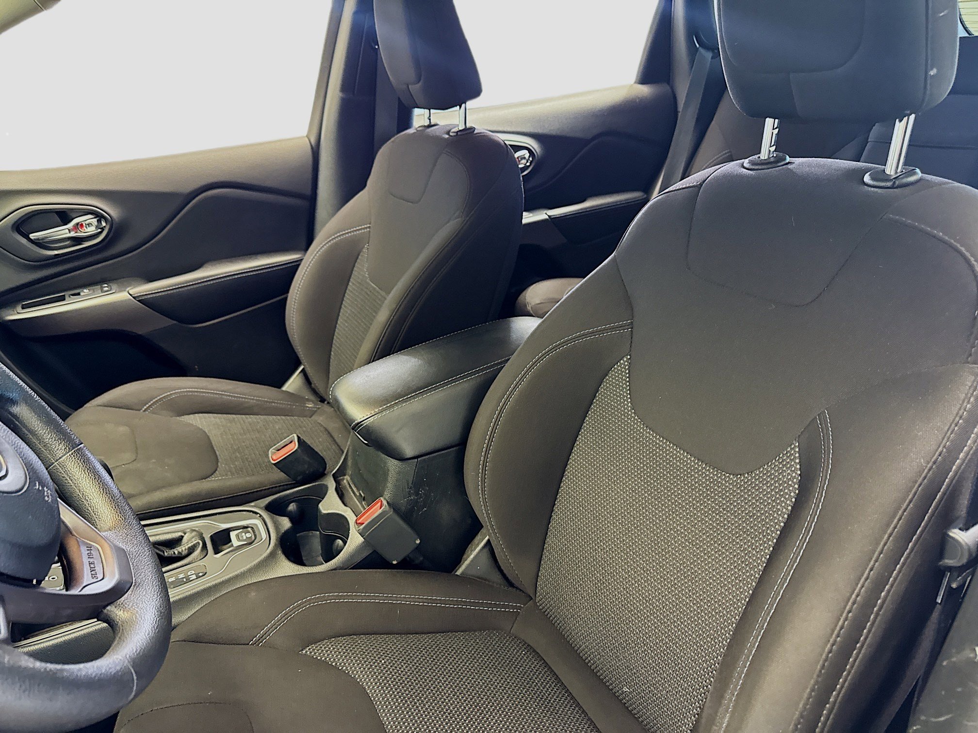 Used 2019 Jeep Cherokee Latitude w/ Popular Appearance Group image 12