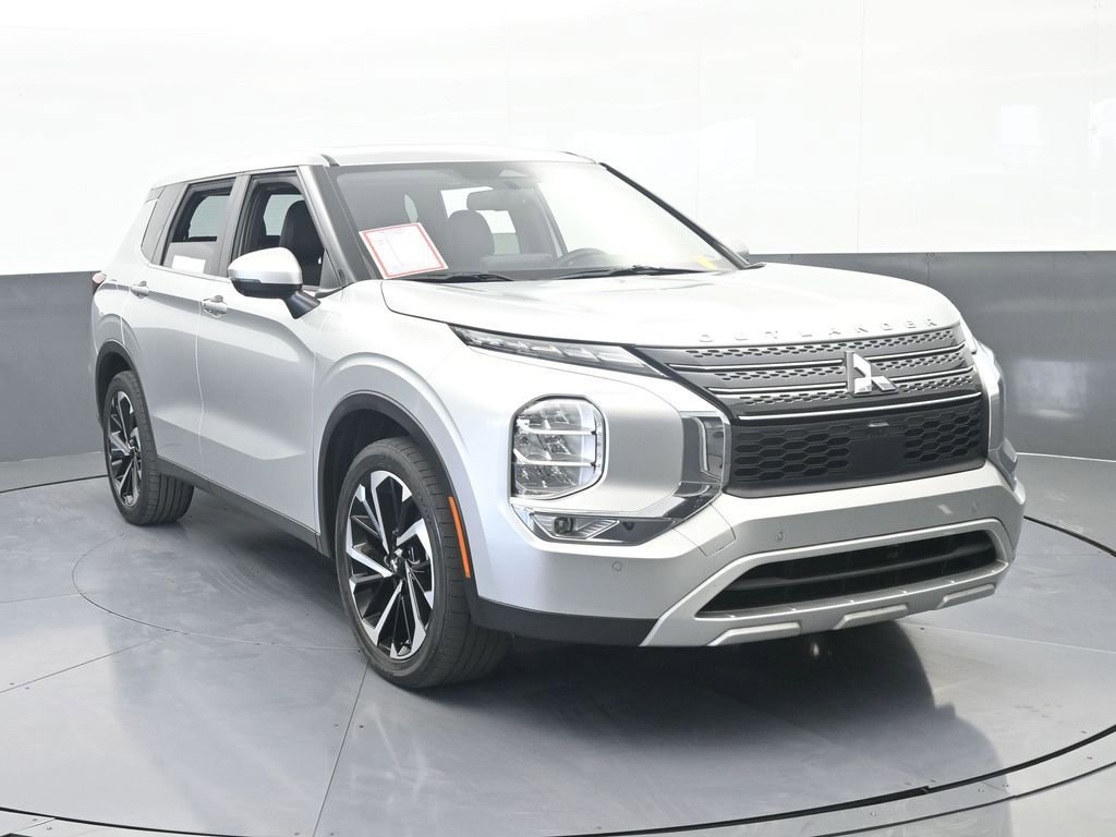 Used 2024 Mitsubishi Outlander SE image 9