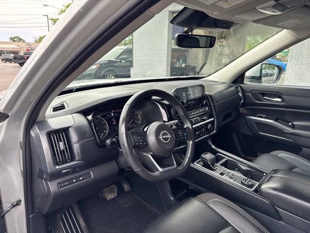 Used 2025 Nissan Pathfinder SL AWD/4WD image 9