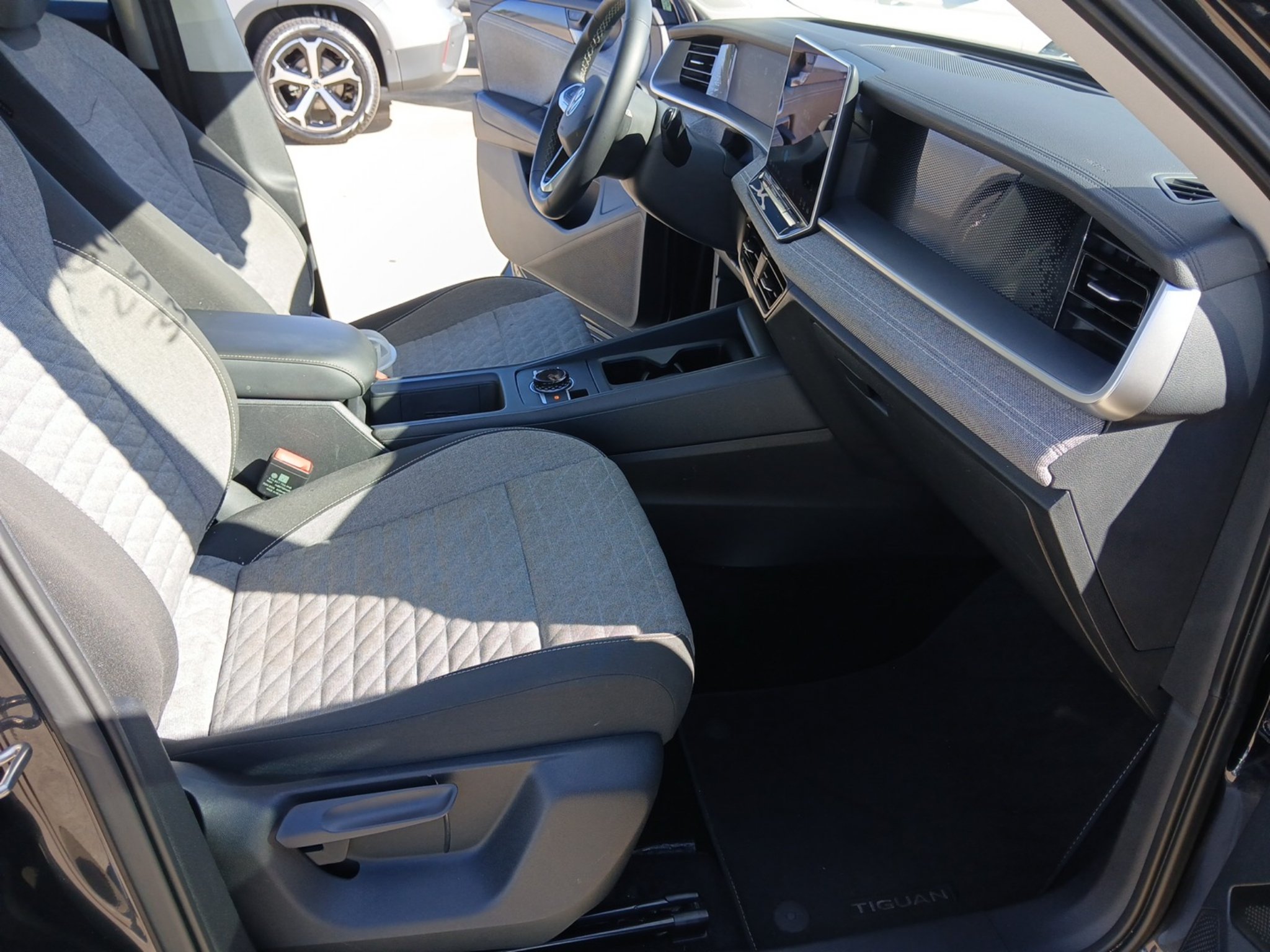 Used 2025 Volkswagen Tiguan S FWD image 25