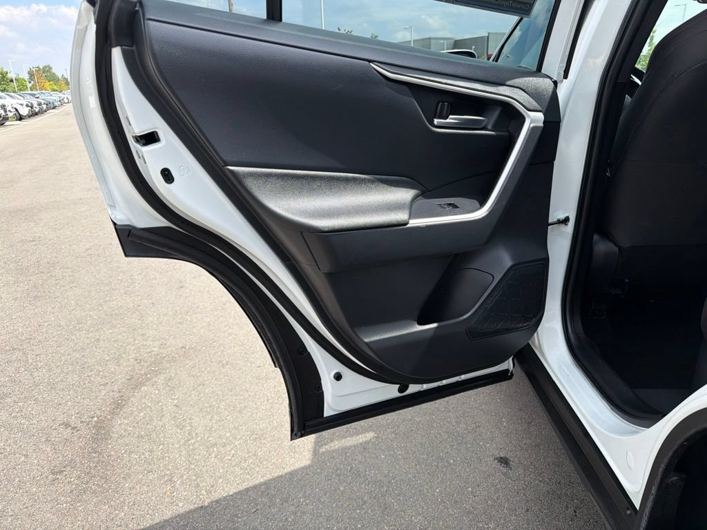Used 2025 Toyota RAV4 SE AWD/4WD image 18