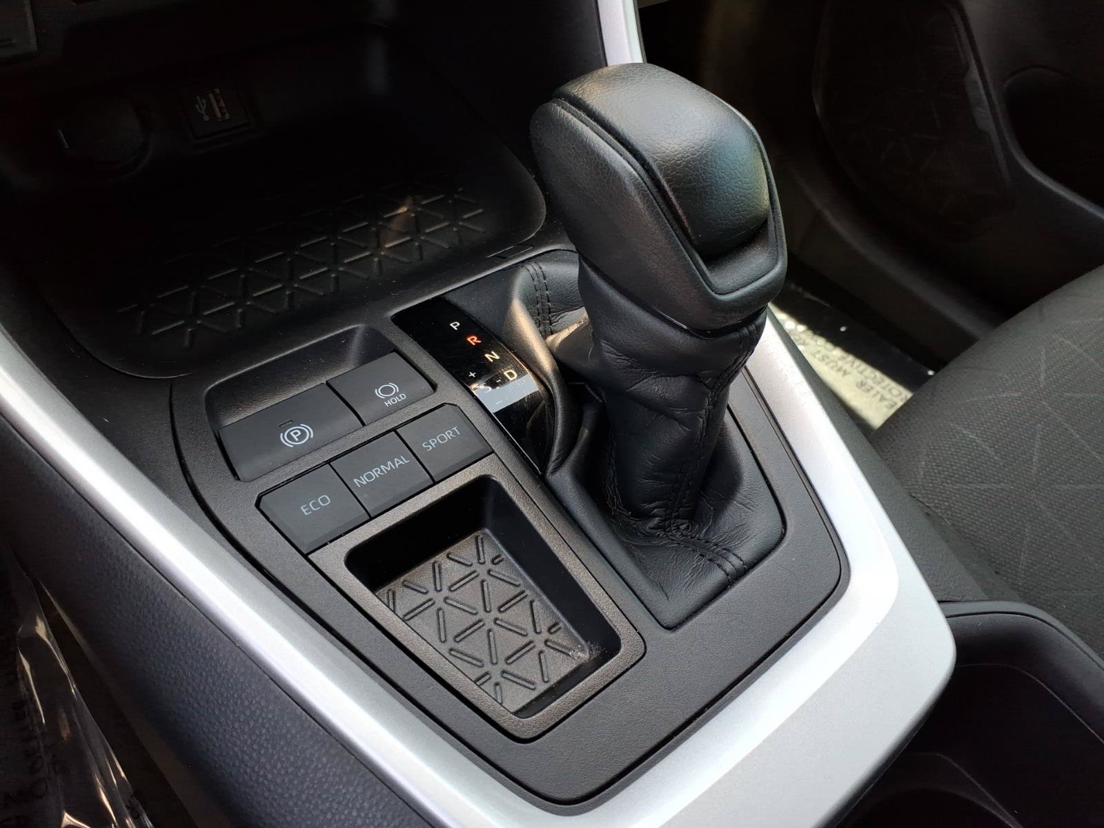 Used 2023 Toyota RAV4 XLE FWD image 30