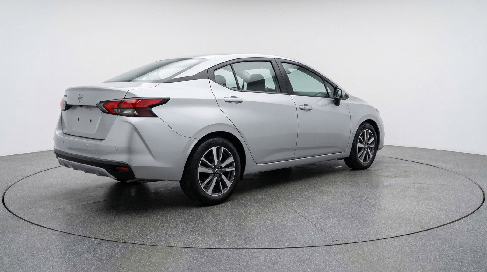 Used 2025 Nissan Versa SV image 9