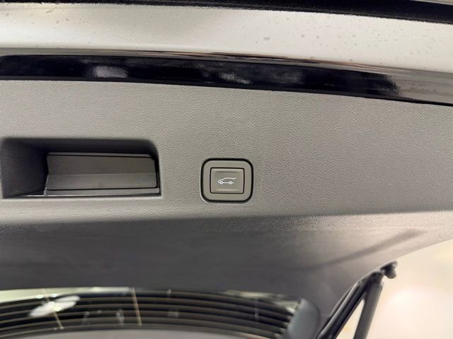 New 2026 Chevrolet Traverse High Country image 9