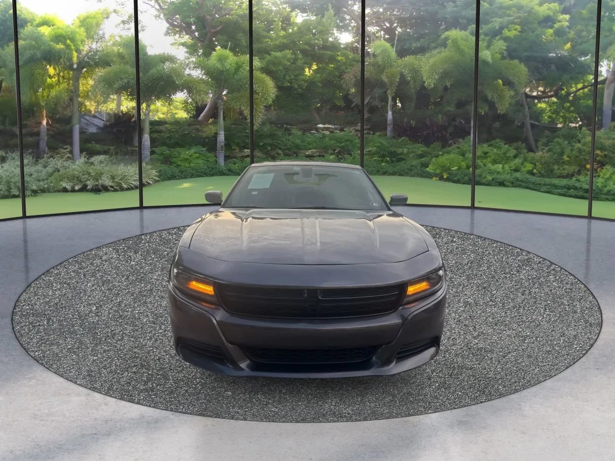 Used 2022 Dodge Charger SXT RWD image 2