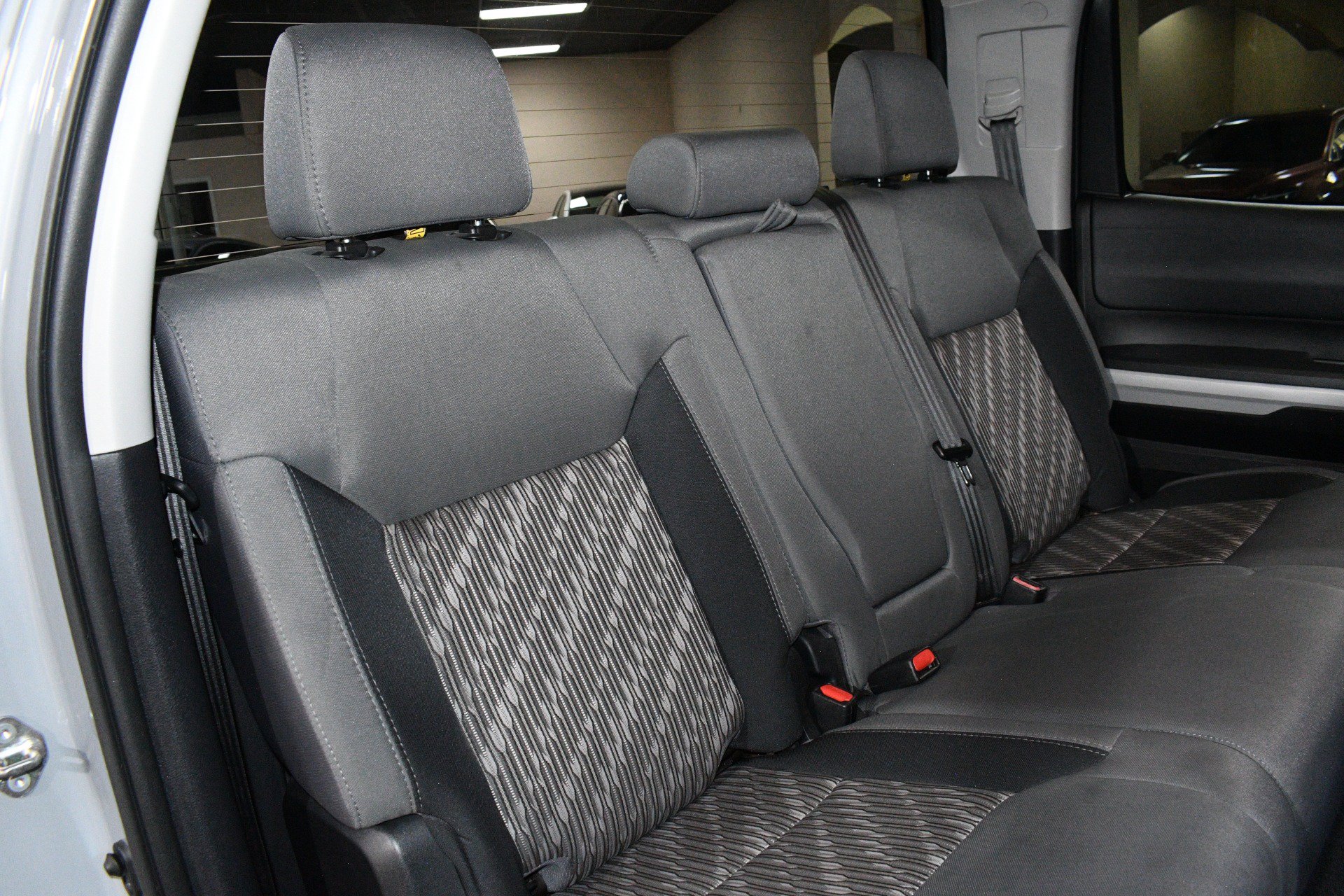 Used 2019 Toyota Tundra SR5 w/ SR5 Upgrade Package AWD/4WD image 18