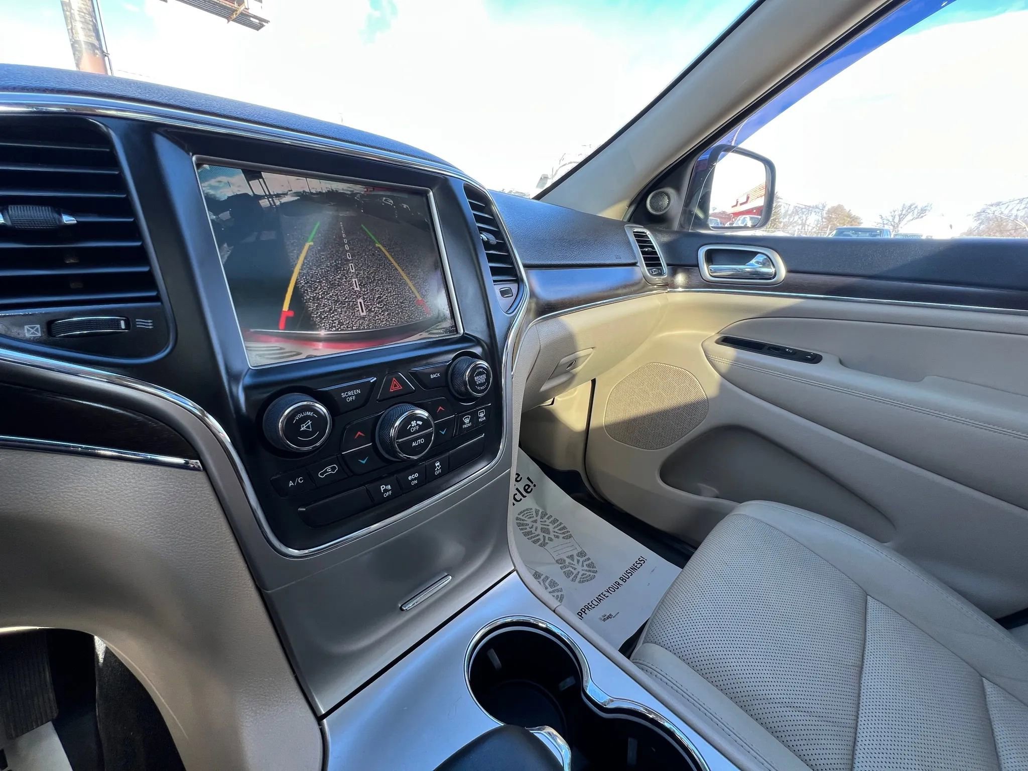 Used 2014 Jeep Grand Cherokee Limited w/ Luxury Group II image 16