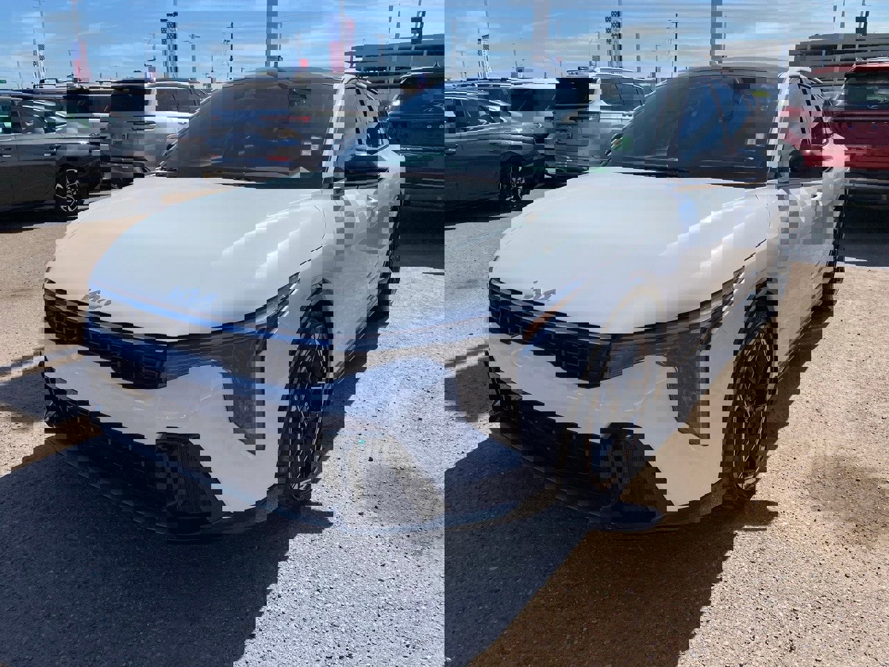 Used 2025 Kia K4 GT-Line w/ GT-Line Sunroof Package image 3