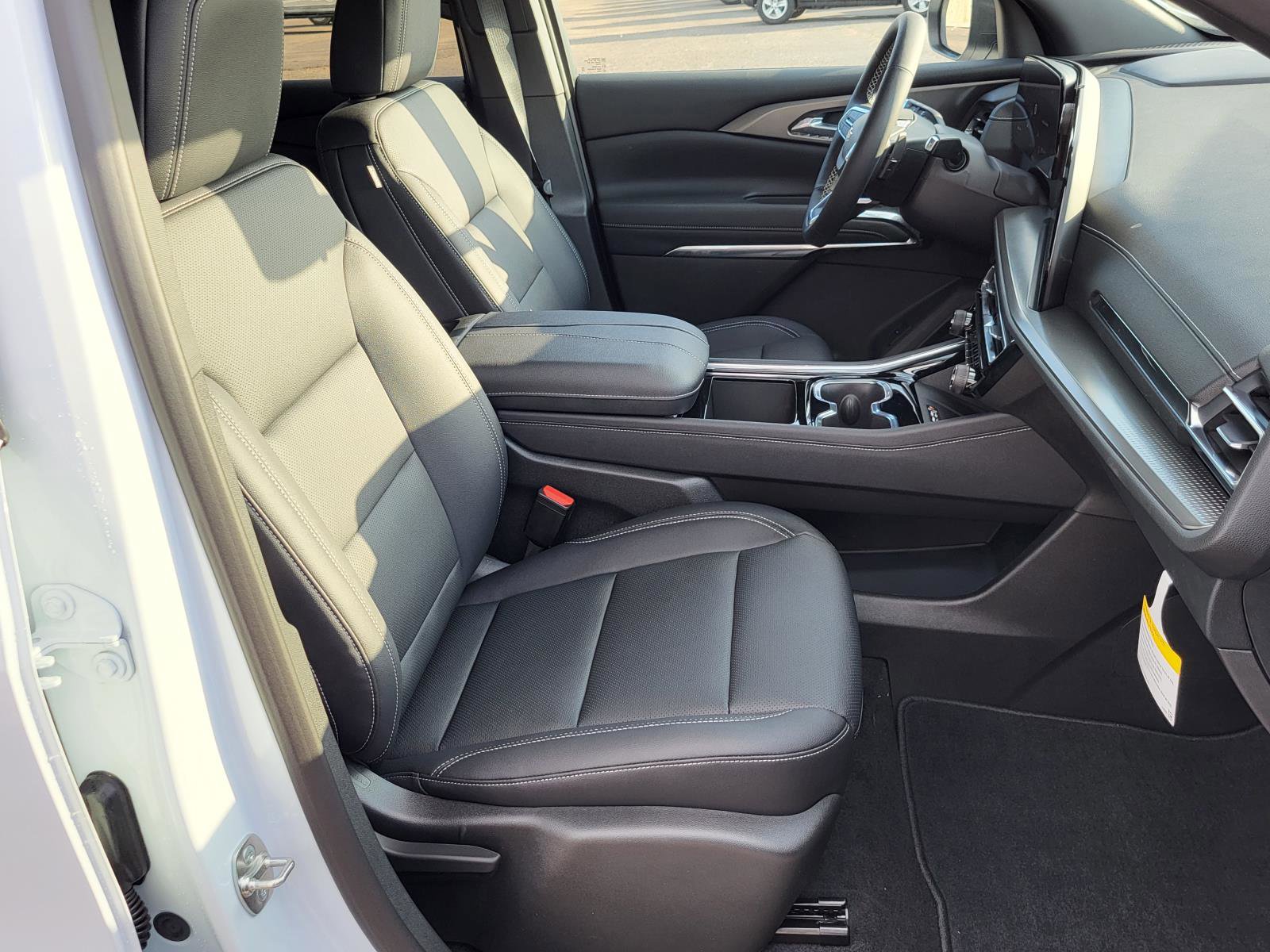 New 2026 Chevrolet Traverse LT image 10